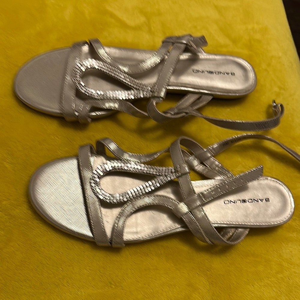 Bandolino Cream Sandals Elegant Flat Design